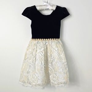 Jessica Simpsons Dress size 5 littel girls